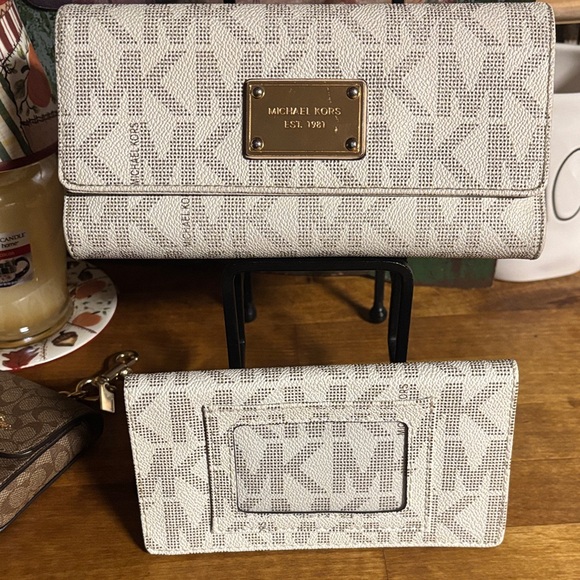 Michael Kors Handbags - Michael Kors Cream Textured Wallet with checkbook cover
